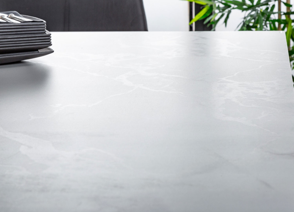 Table design en céramique effet marbre blanc