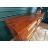 Buffet en bois d'acacia et déco doré