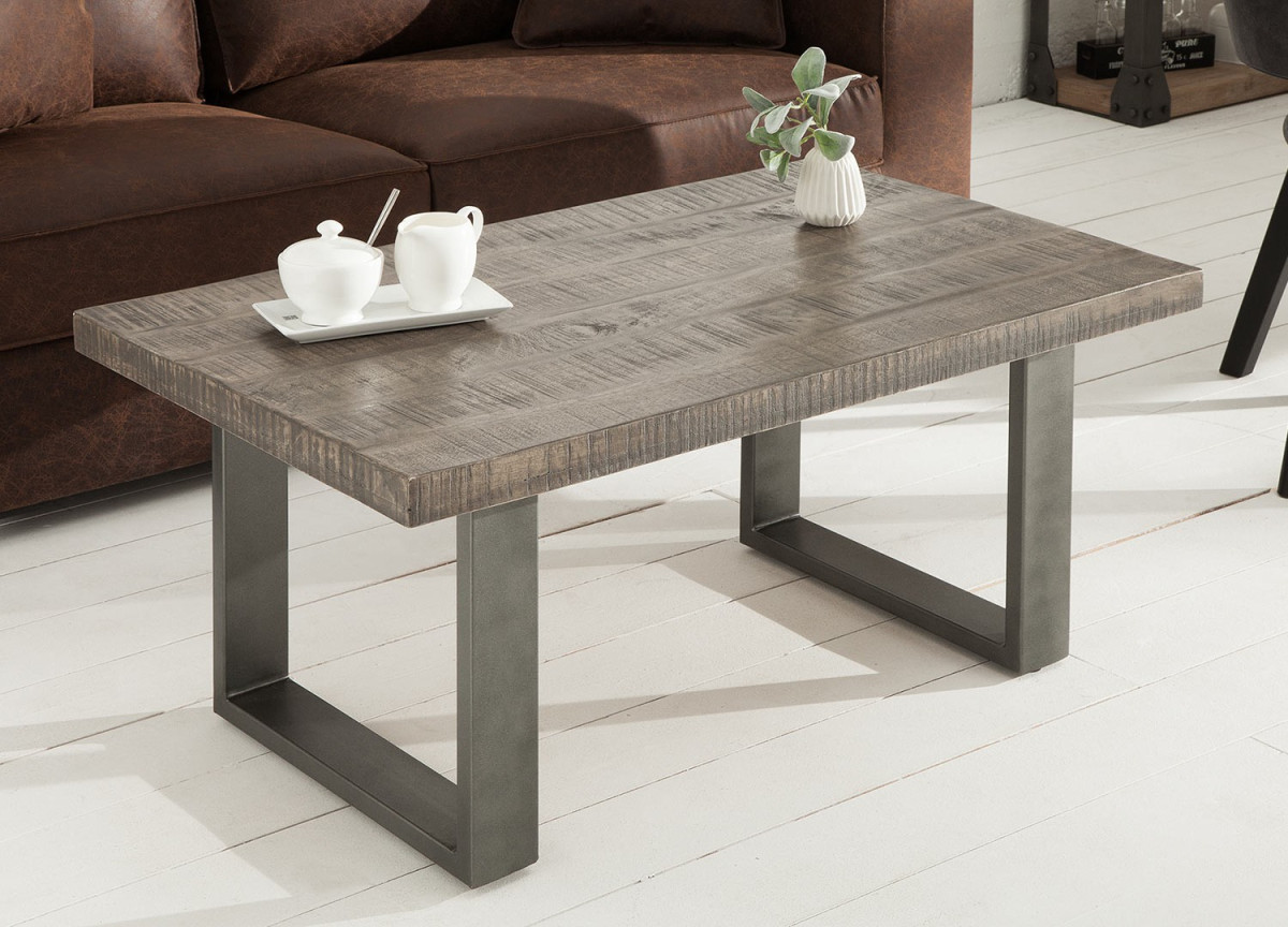 Table basse industrielle en bois et pied métal design