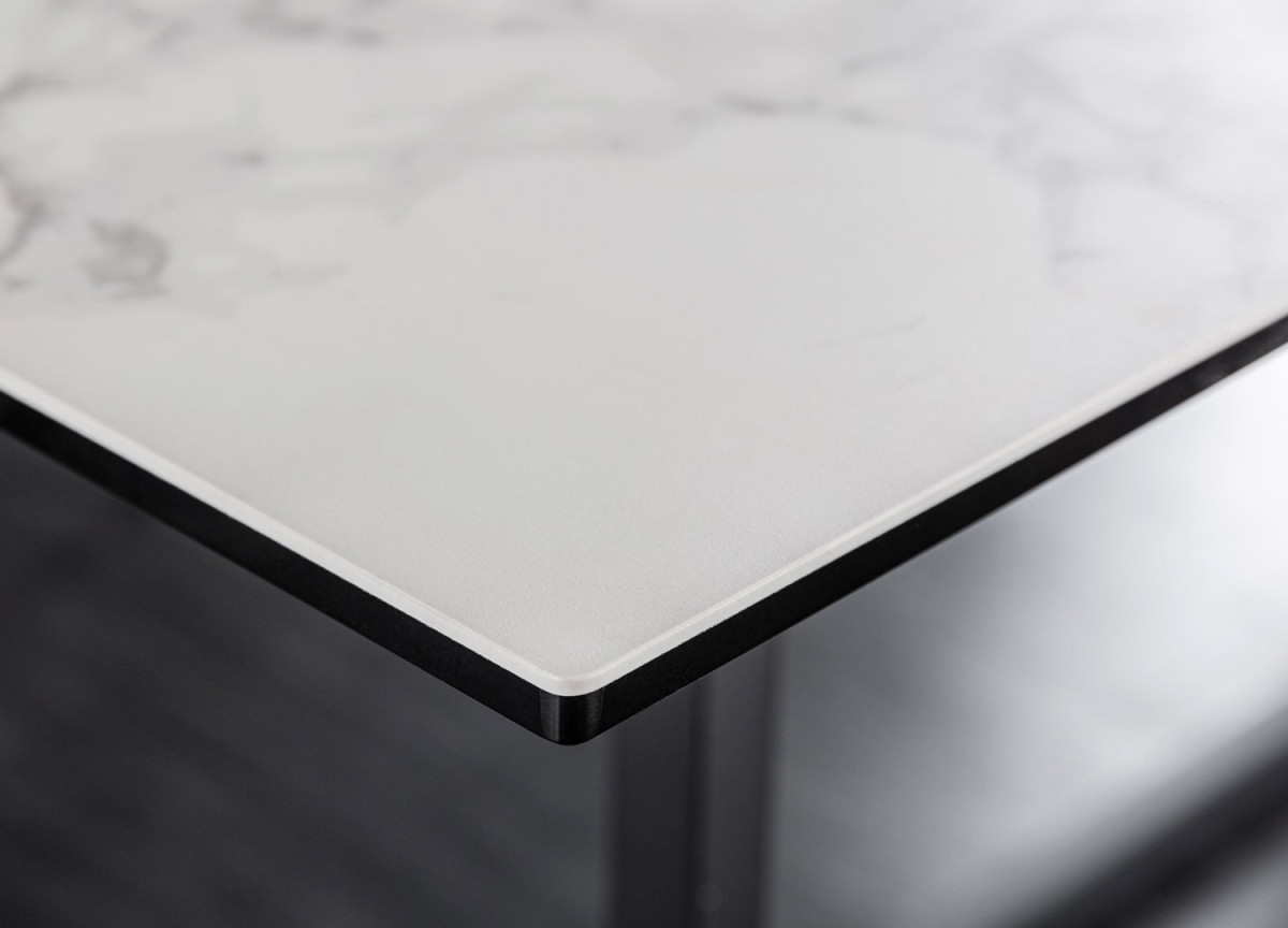 Table à manger design / Céramique et piétement métal noir