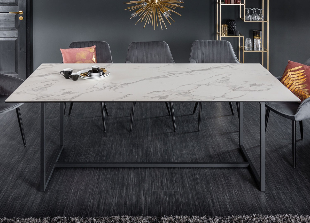 Table à manger design / Céramique et piétement métal noir