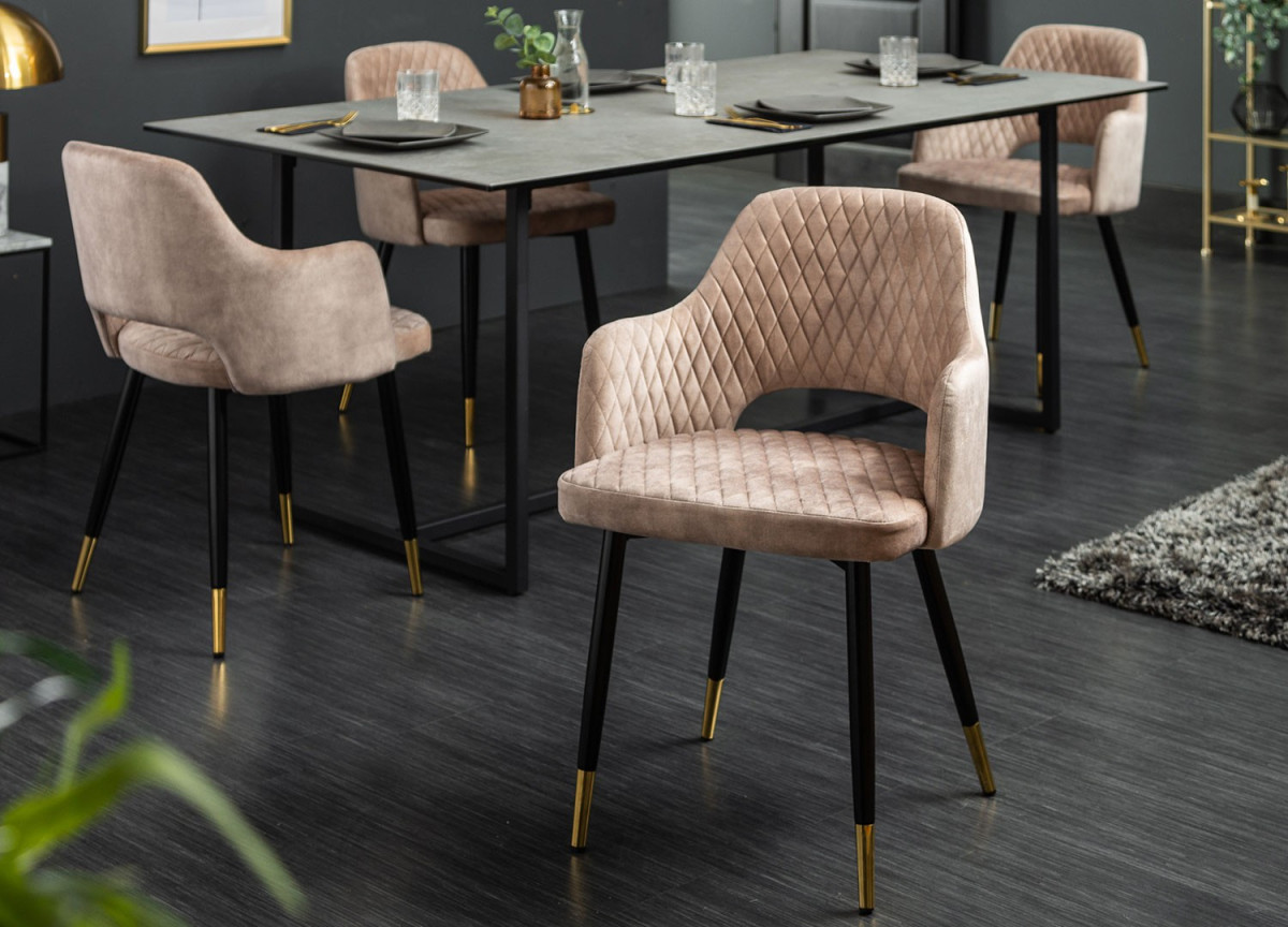 Chaise velours grège avec accoudoir / Pieds noir embouts dorée