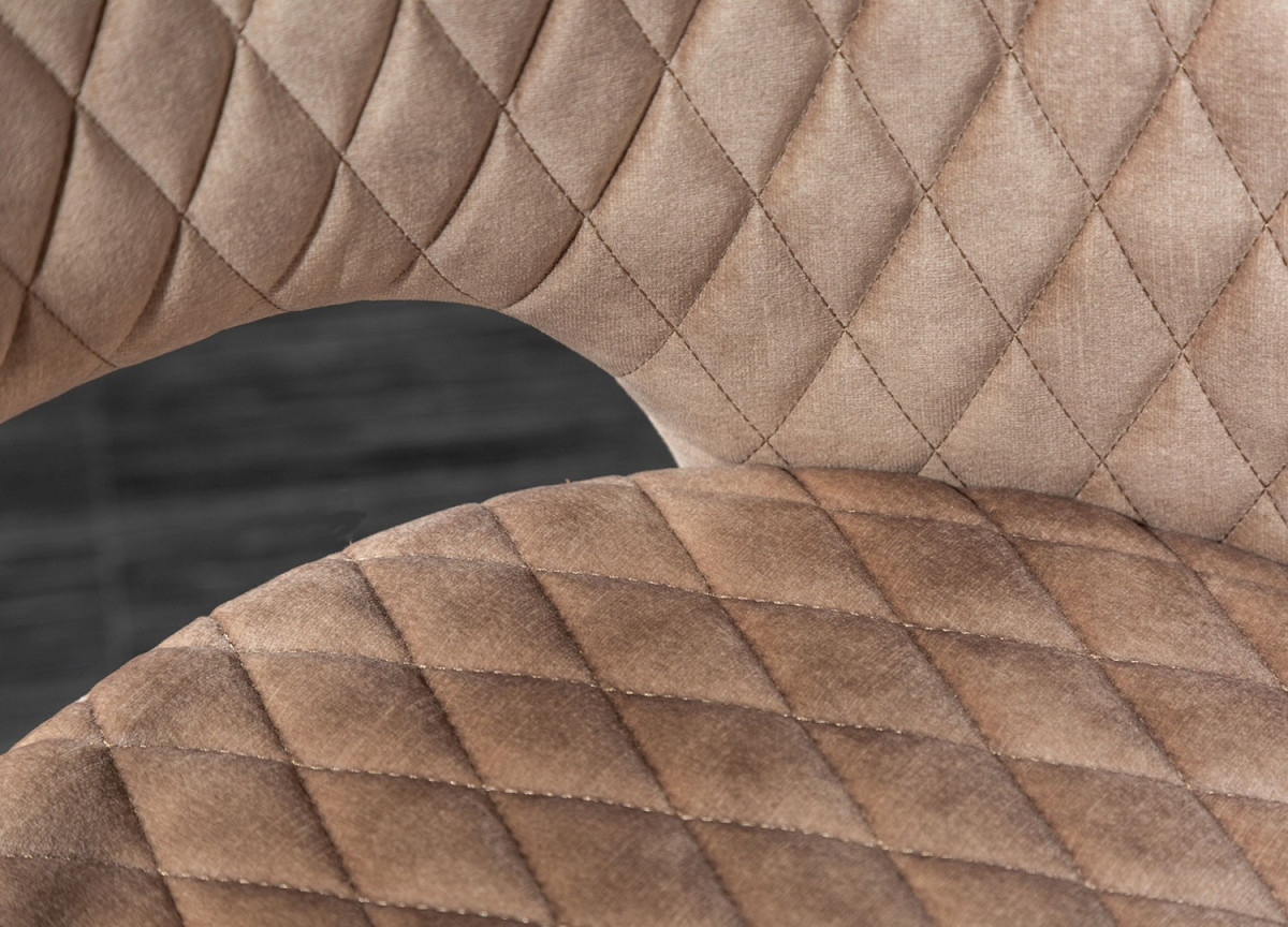 Chaise velours grège avec accoudoir / Pieds noir embouts dorée