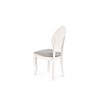 Chaise baroque blanche et tissu gris