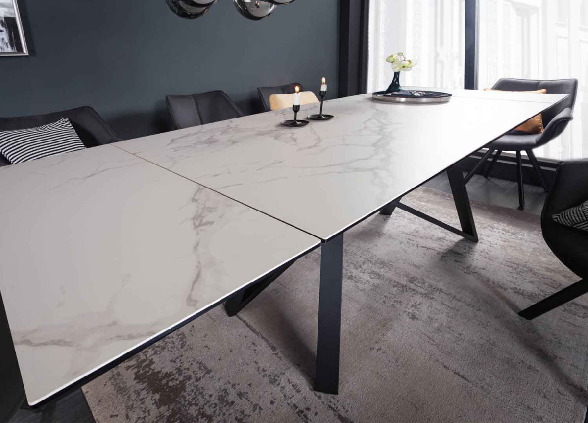 Grande table en céramique effet marbre 180-260 cm
