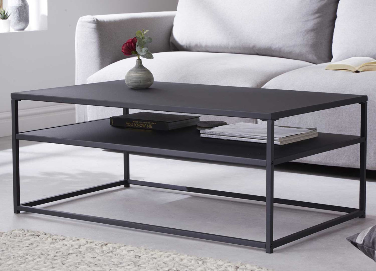 Table basse noire en métal industriel