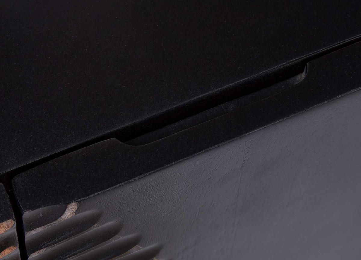 Buffet Design Ethnique Noir et Doré