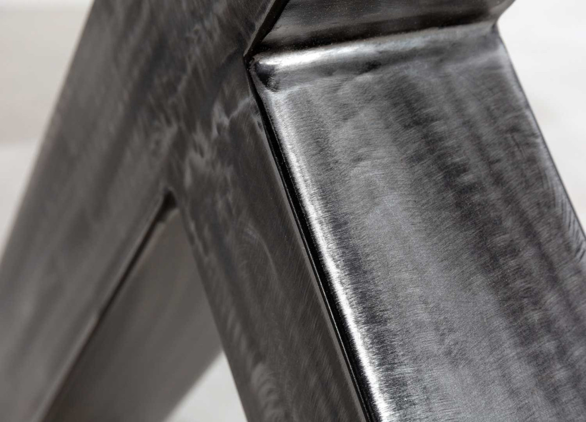 Table bois recyclé brun piétement en X métal noir