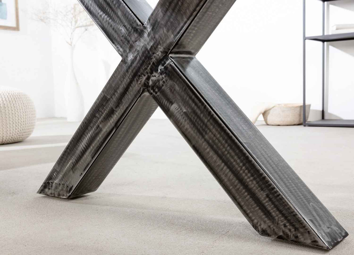 Table bois recyclé brun piétement en X métal noir