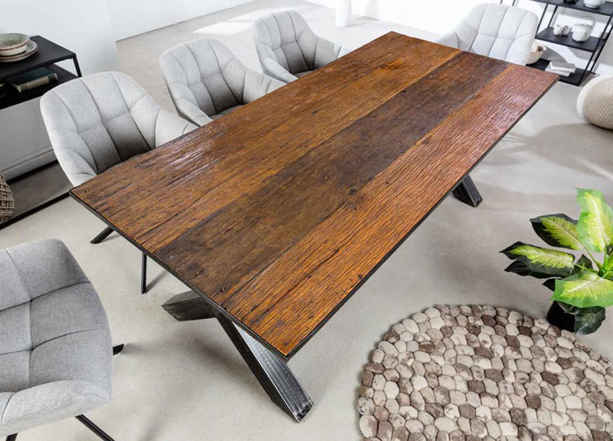 Table bois recyclé brun piétement en X métal noir