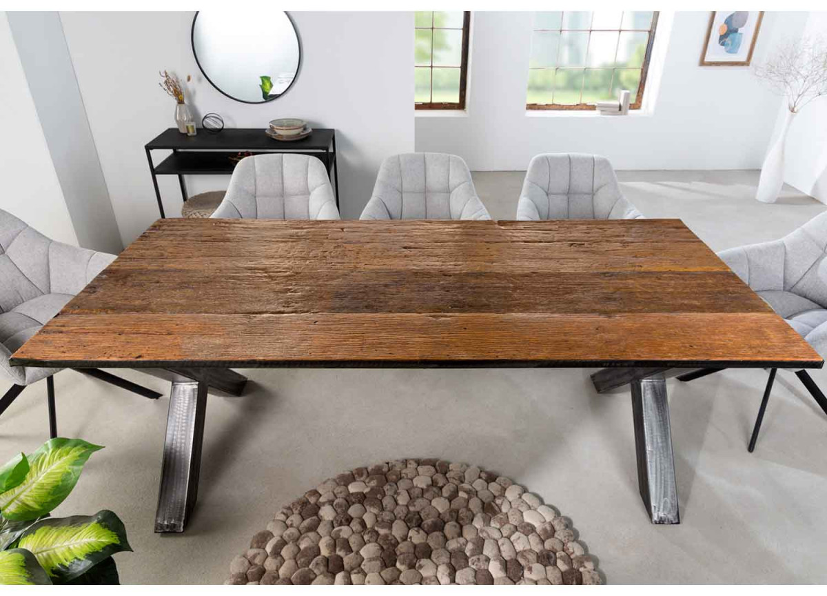 Table bois recyclé brun piétement en X métal noir