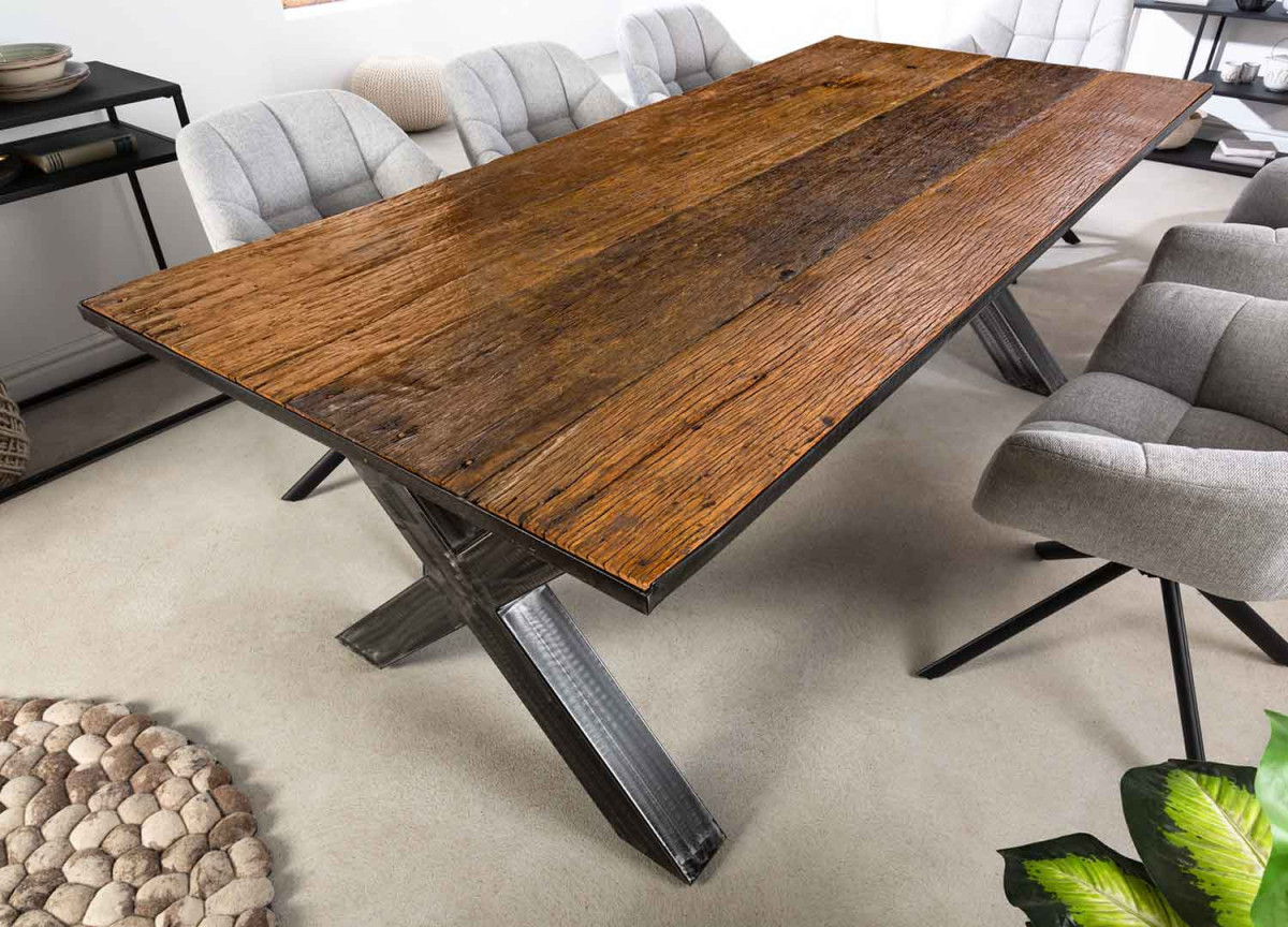 Table bois recyclé brun piétement en X métal noir