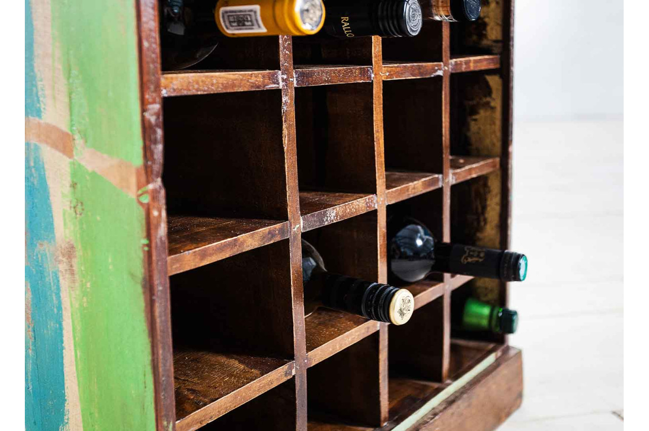 Range bouteilles et étagères en bois recyclé pour salon