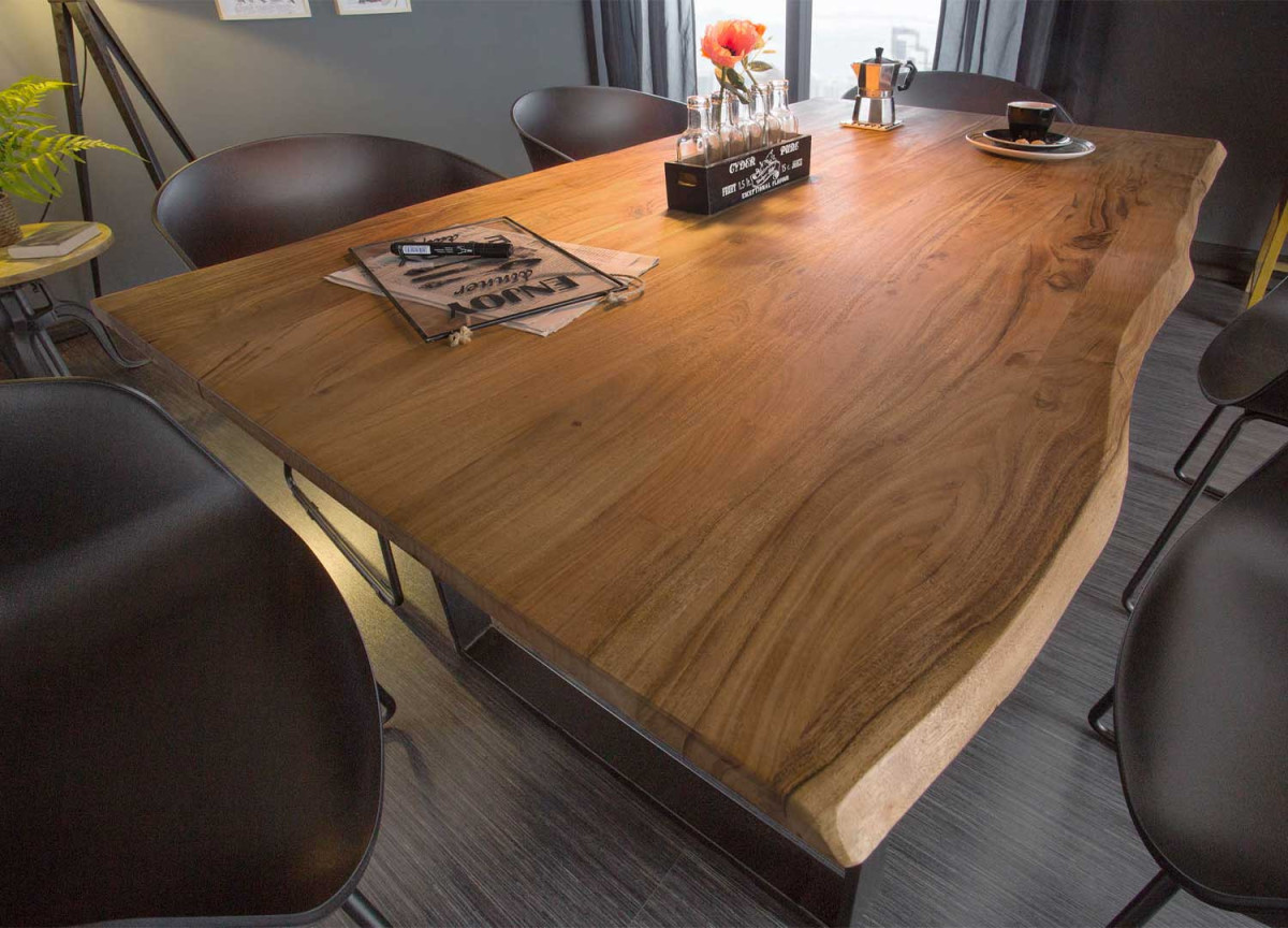 Table à manger en acacia et métal