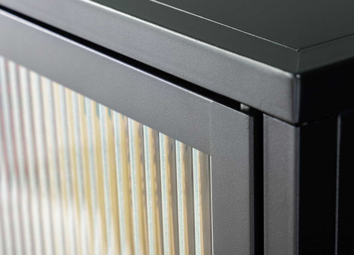 Meuble de rangement en verre plissée et métal noir  2 portes