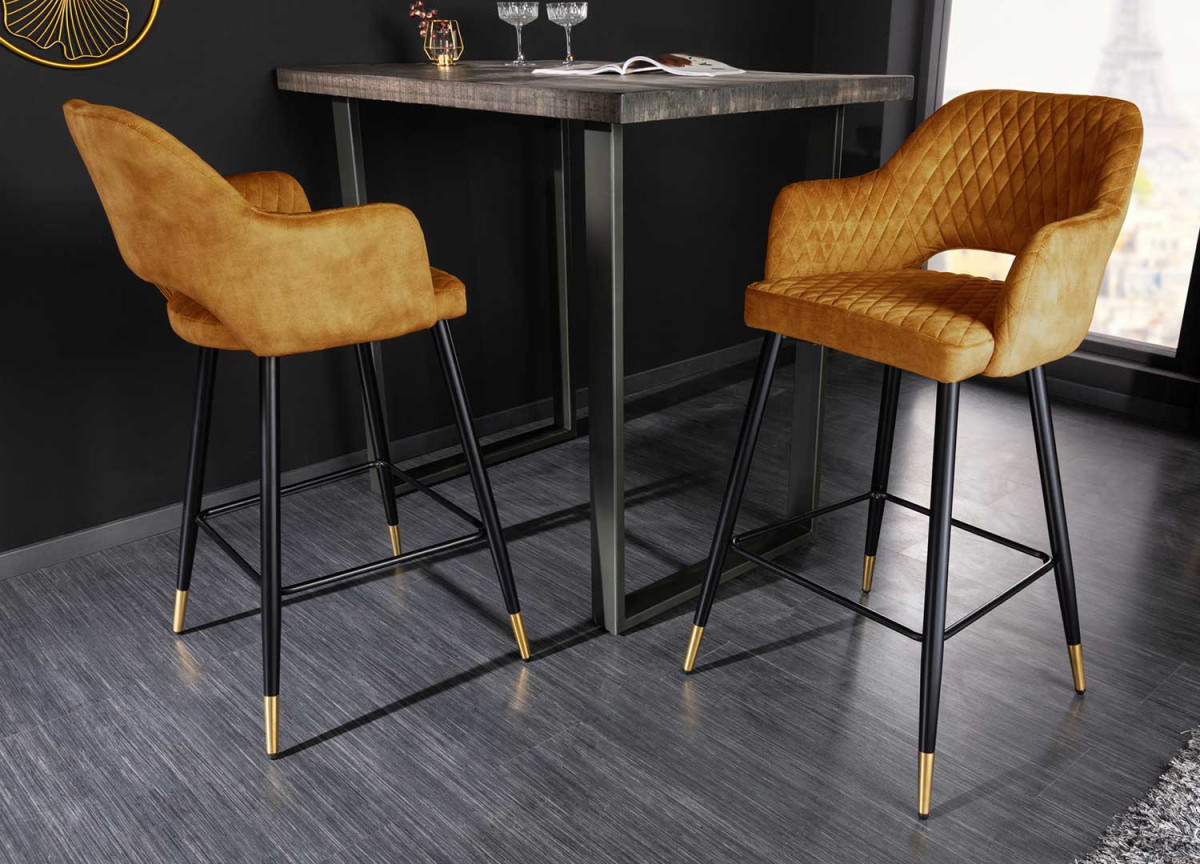 Tabouret de bar confortable en velours jaune moutarde