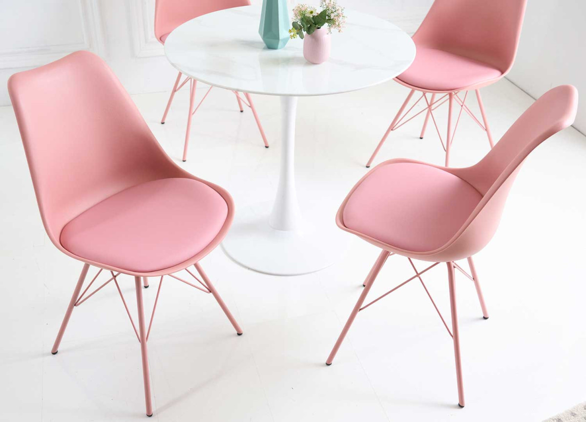 Chaise rose matelassée simili cuir rose / Pieds métal rose