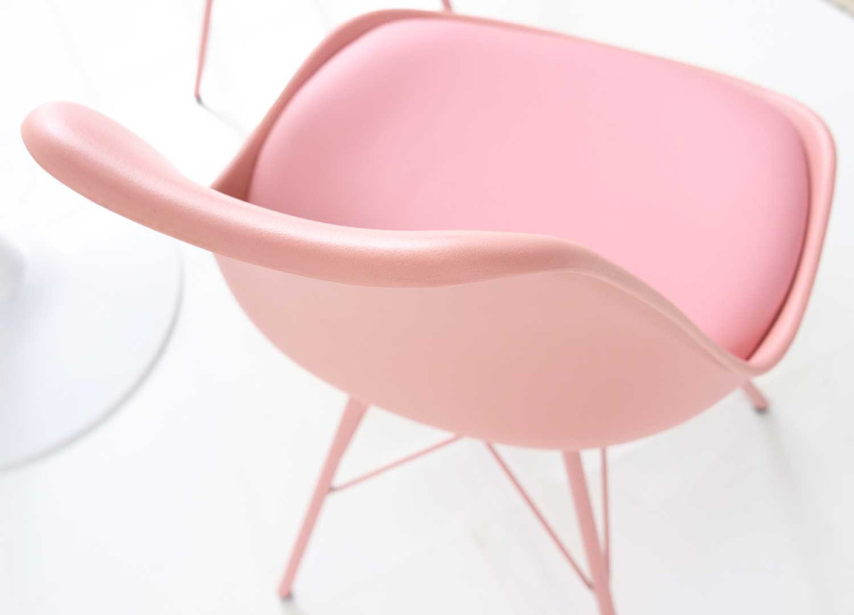 Chaise rose matelassée simili cuir rose / Pieds métal rose