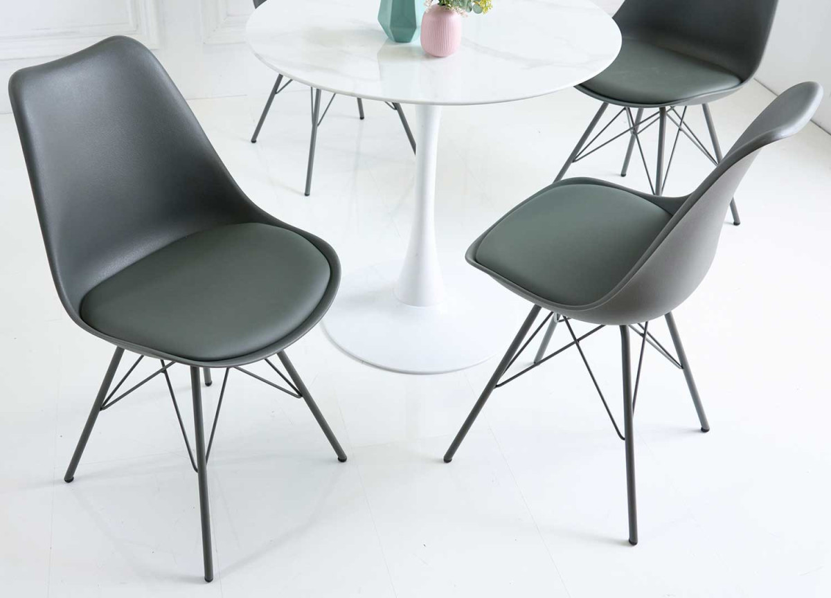 Chaise grise matelassée simili cuir gris / Pieds métal gris