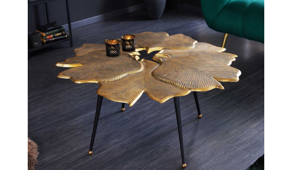 Table basse en métal doré décorative