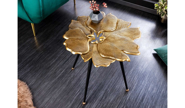 Petite table basse en métal doré décorative