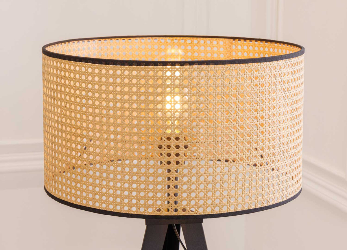 Lampadaire sur trépied et abat-jour en maille viennoise
