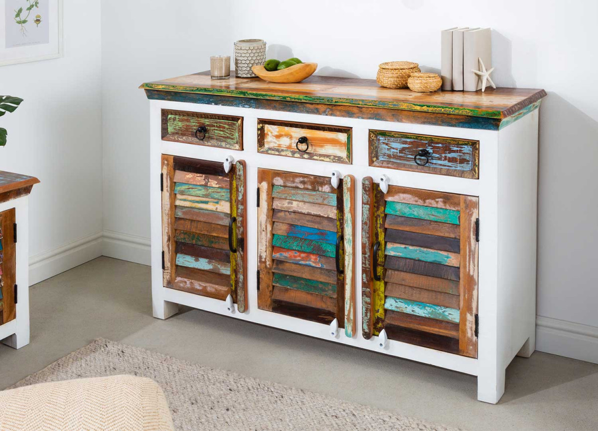 Buffet blanc et bois recyclé coloré