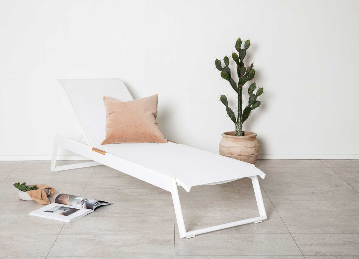 2 Chaises longues en aluminium et tissu blanc