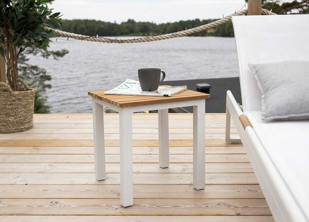 Table de jardin extensible en teck et aluminium blanc pour accueil