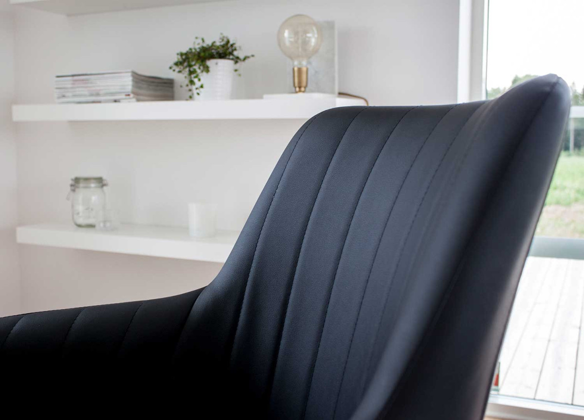 Fauteuils en simili noir