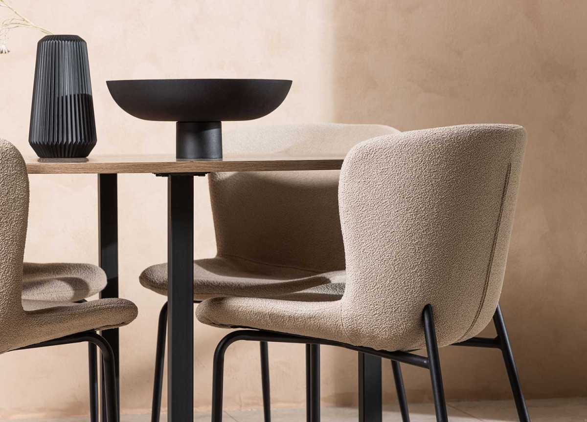 Chaises en tissu bouclé beige