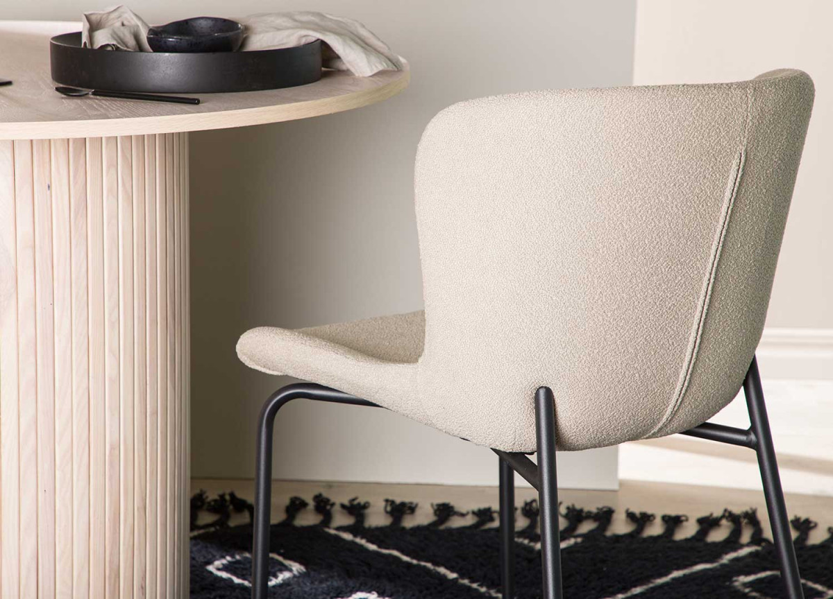 Chaises en tissu bouclé beige