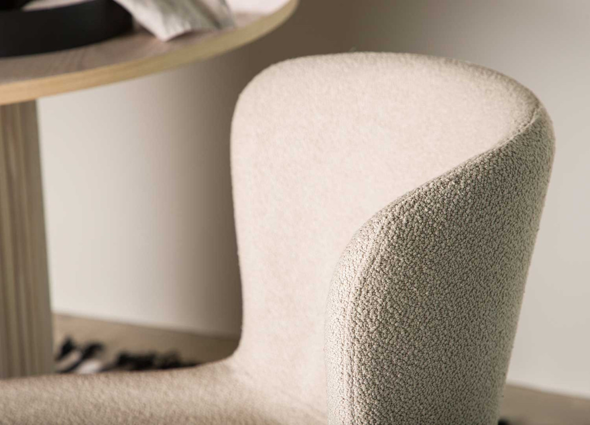 Chaises en tissu bouclé beige