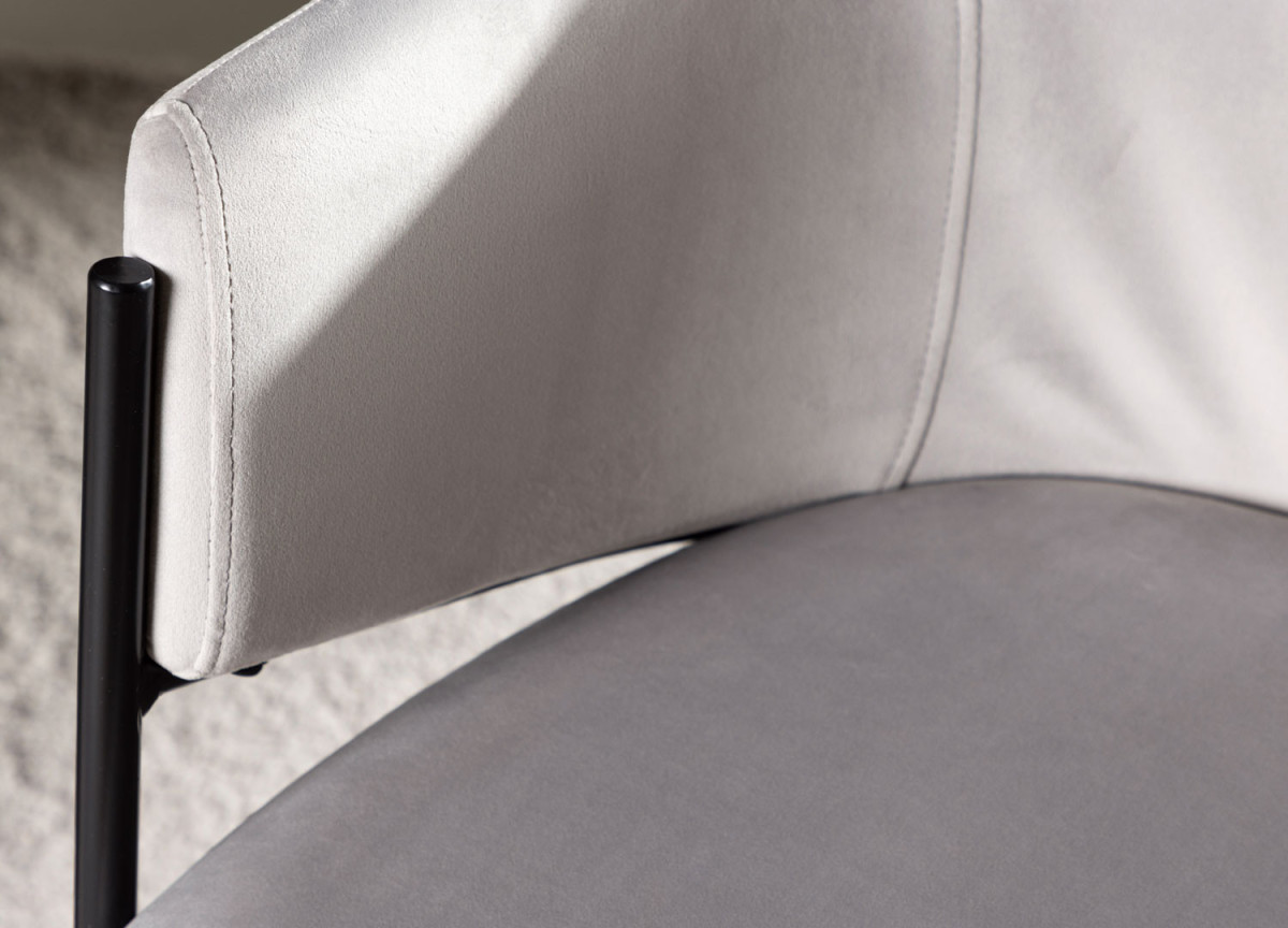 Fauteuils velours gris et métal noir