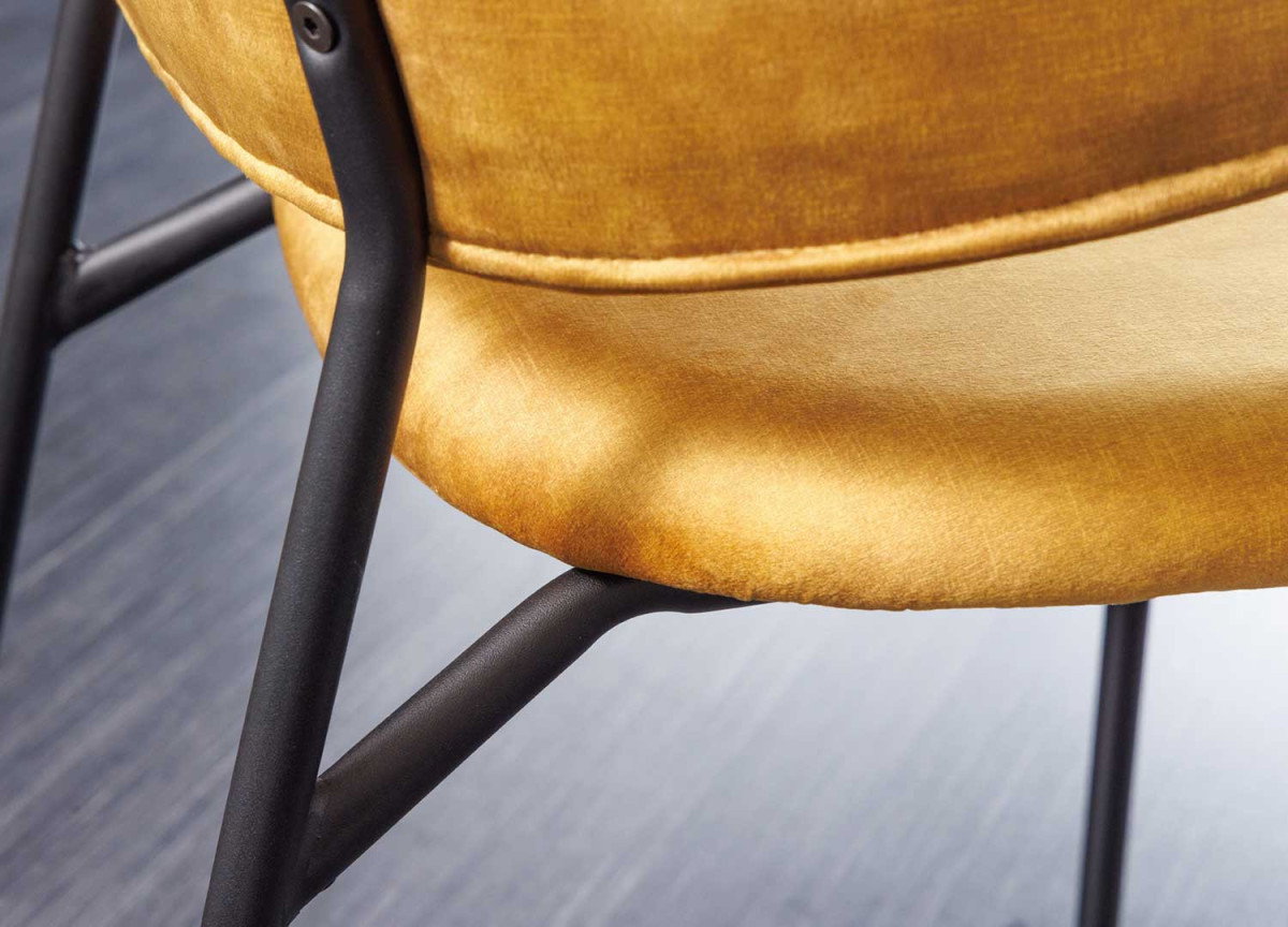 Chaises velours jaune moutarde et métal noir