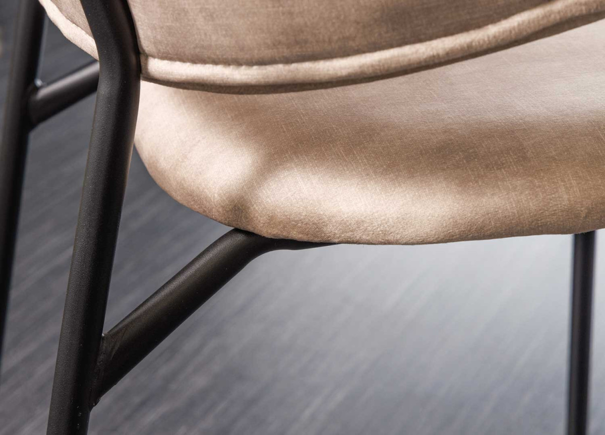 Chaises velours champagne et métal noir