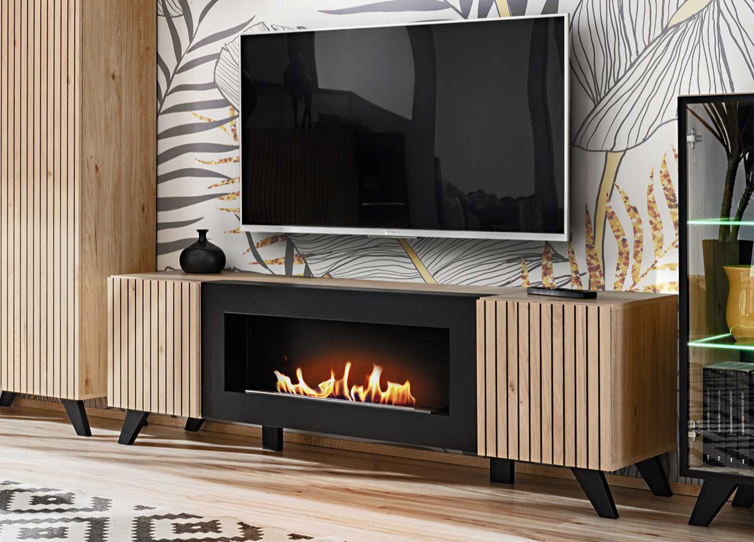 Meuble TV noir et bois avec cheminée bio éthanol pour salon