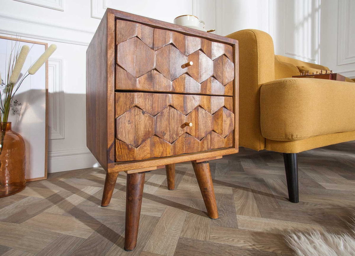 Table de chevet ou table d'appoint en bois sculpté