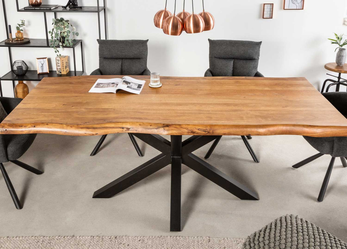 Table de repas en bois massif et métal