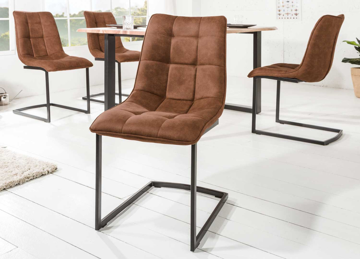 Chaises cantilever marron