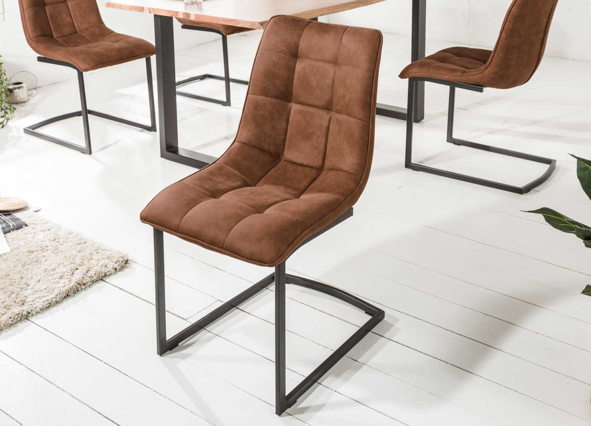 Chaises cantilever marron