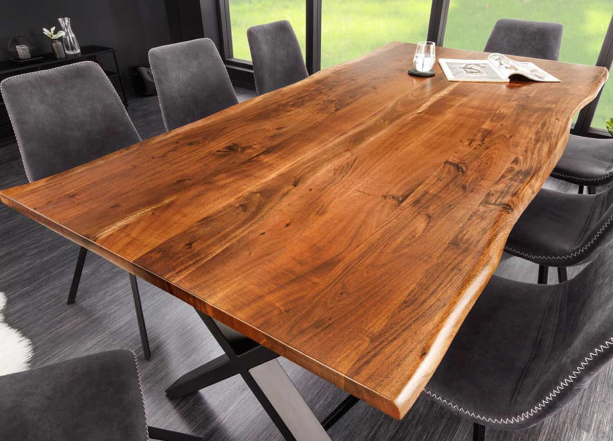Table repas en acacia avec bordures irrégulières