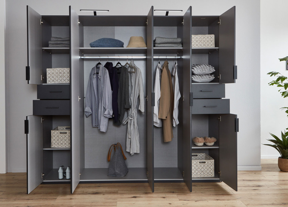 Armoire 7 portes graphite et verre noir