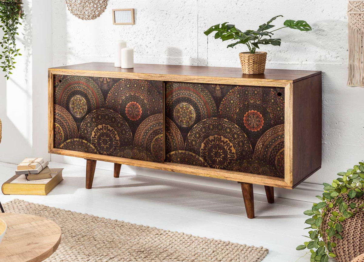 Buffet en bois et impression mandala