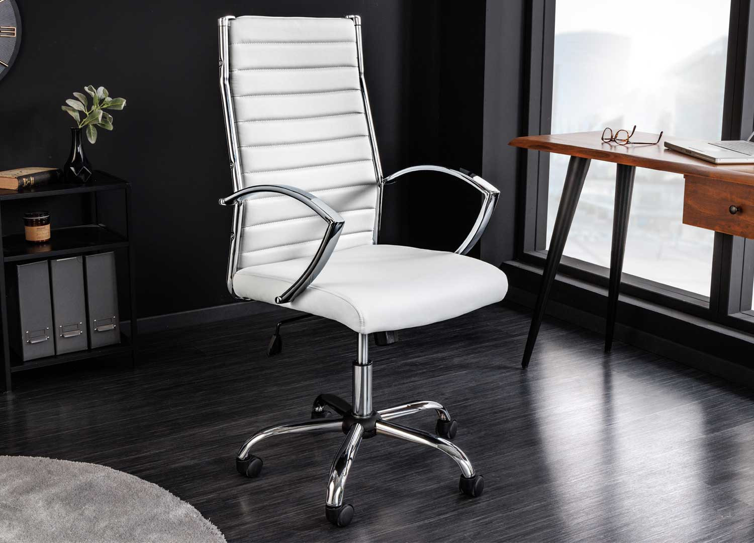 Chaise de bureau KOLMU, Piétement métallique, cuir , blanc