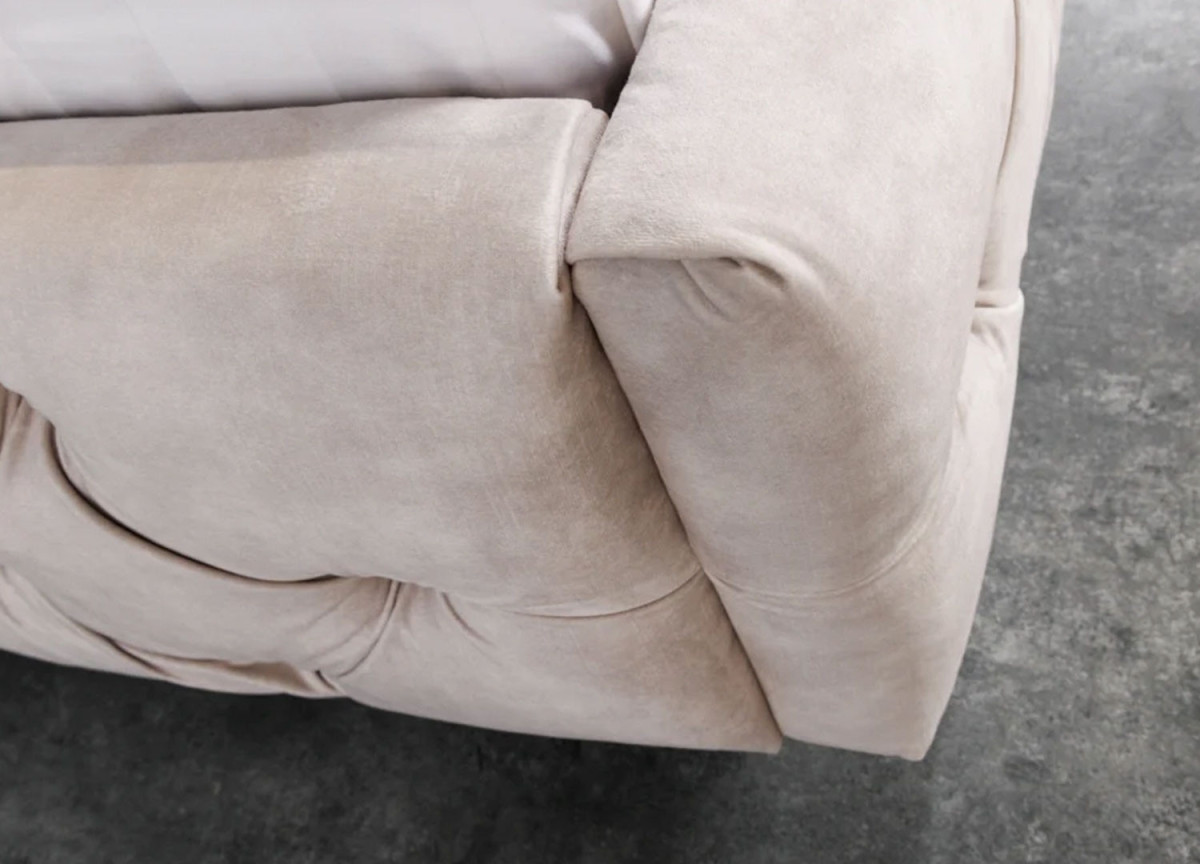 Lit style moderne baroque en velours champagne