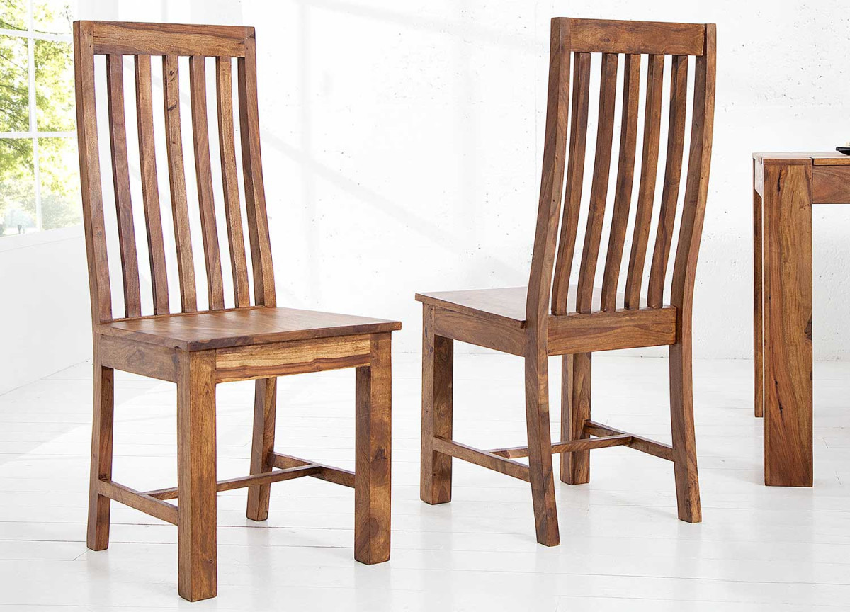 Chaises en bois massif