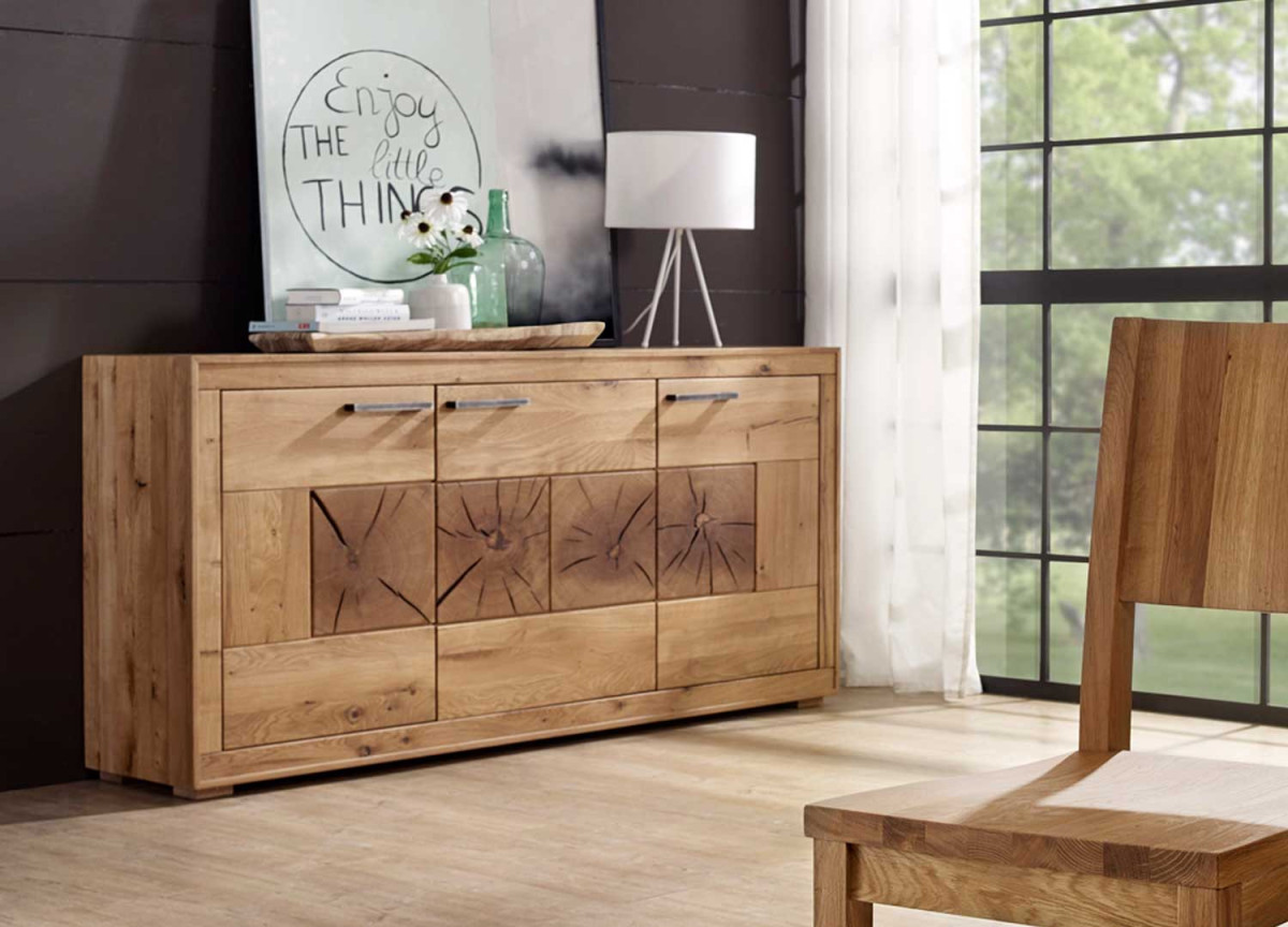 Buffet cossu en chêne massif avec 3 portes et duramen de bois