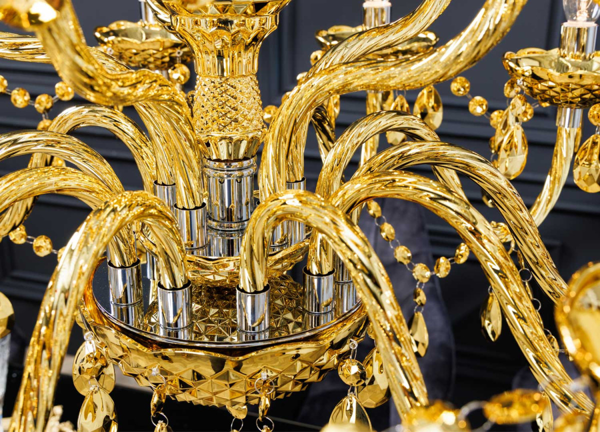 Lustre doré baroque en acrylique
