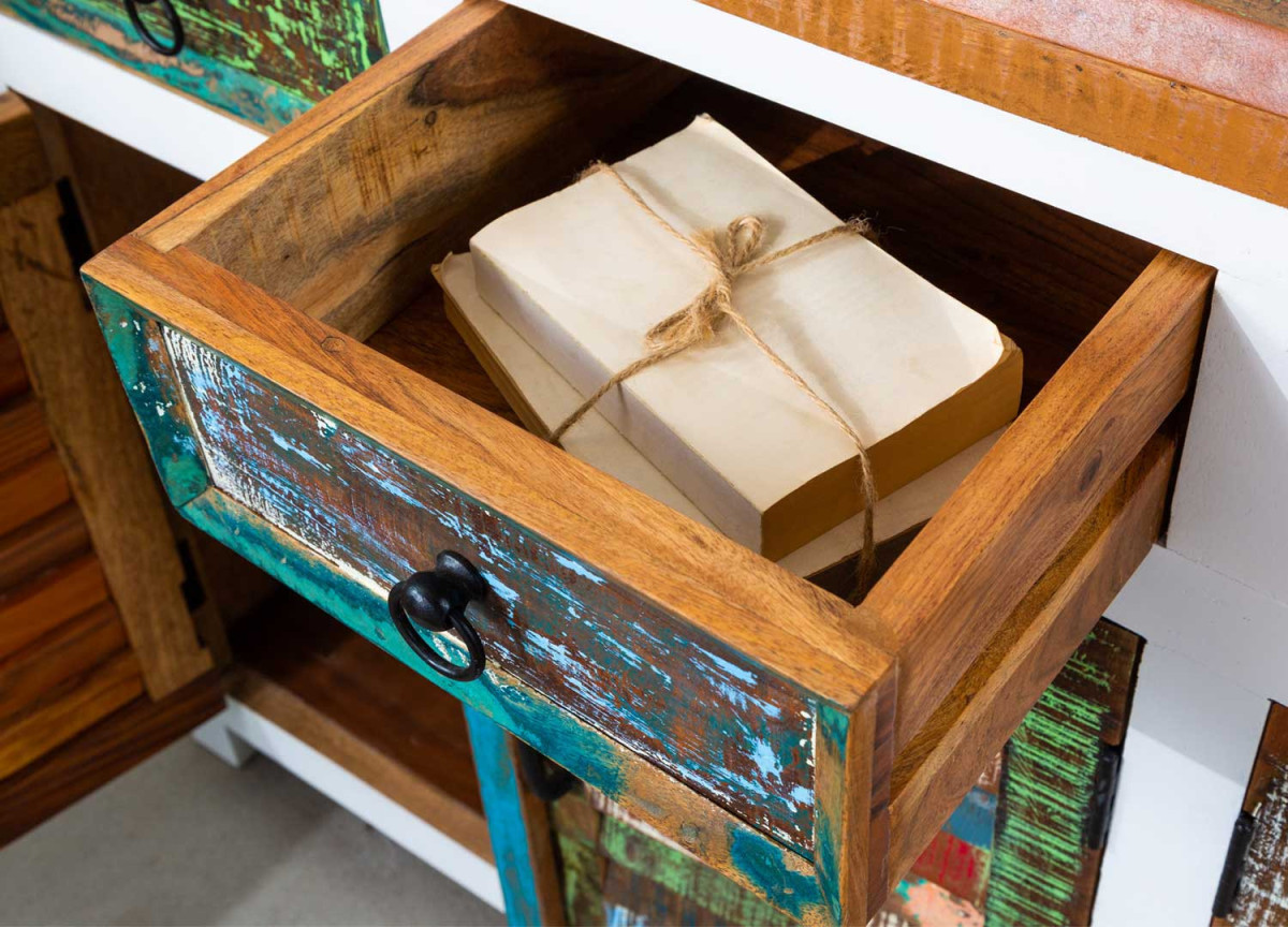 Buffet en bois recyclé coloré
